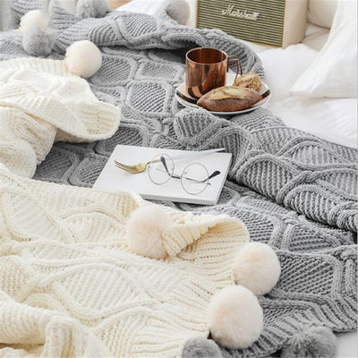 PLAID BOHEME TRICOTE A POMPONS  – DOUCEUR ET CONFORT