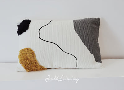 COUSSIN DECORATIF AVEC MOTIFS ABSTRAITS CAPITONNES