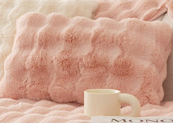 COUSSIN MODERNE DOUX ET SOYEUX EN PELUCHE "DOUDOU"