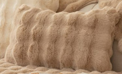 COUSSIN MODERNE DOUX ET SOYEUX EN PELUCHE "DOUDOU"