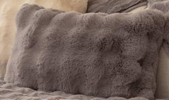 COUSSIN MODERNE DOUX ET SOYEUX EN PELUCHE "DOUDOU"